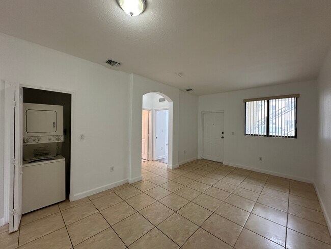 Building Photo - 2650 SE 16th Ter