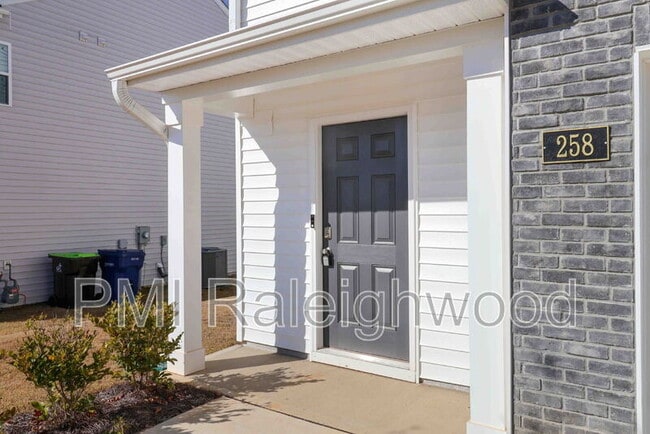 Building Photo - 258 Palm Dr