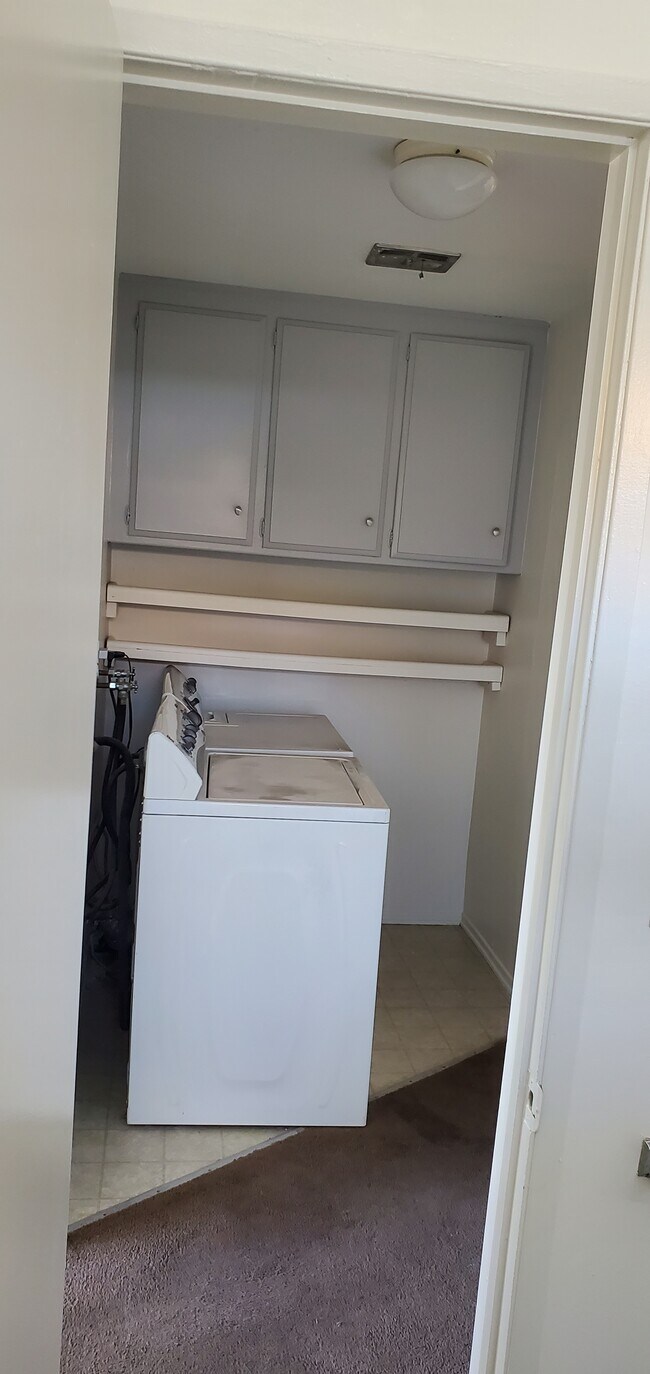 Building Photo - 1347 N Alvarado St