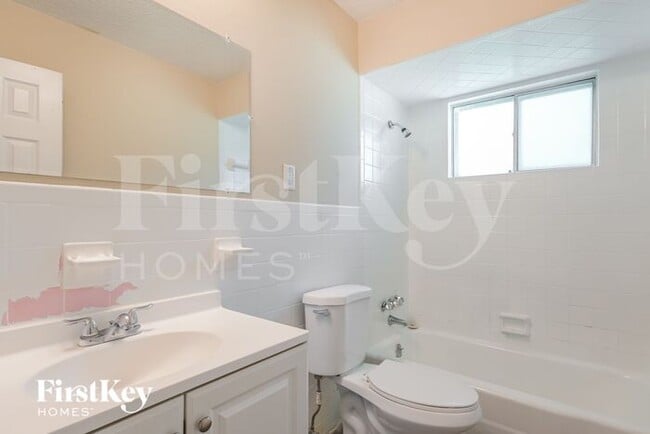 Building Photo - 580 Moule Dr