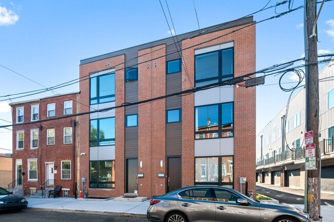 Building Photo - Pennsport Townhome with Garaged Parking