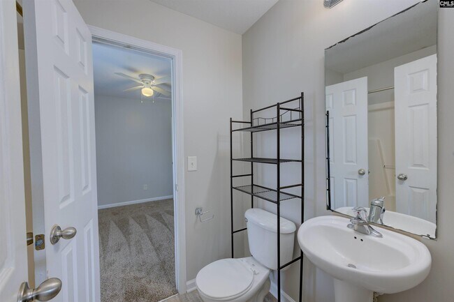 Building Photo - 628 Candytuft Ln
