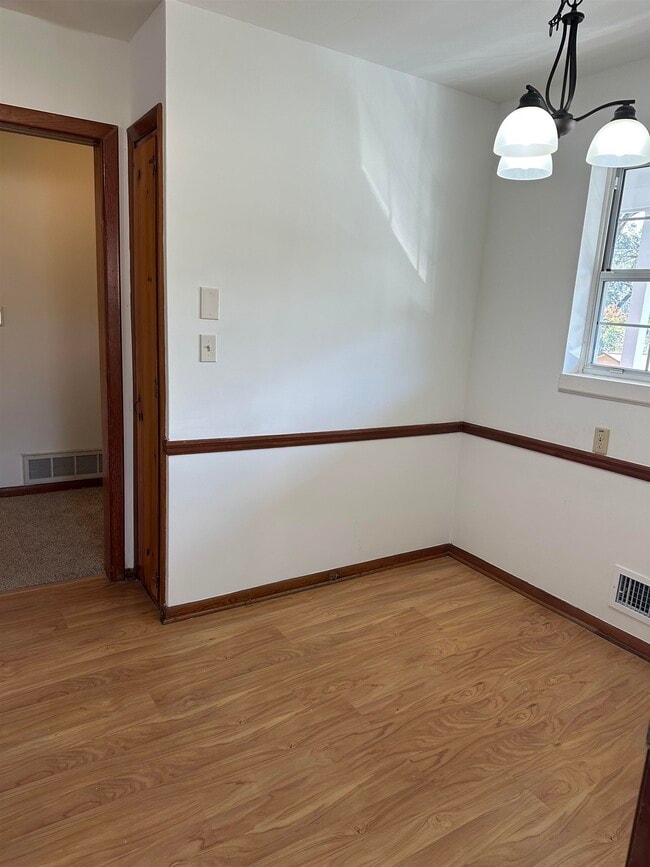 Building Photo - 1406 Devils Dip