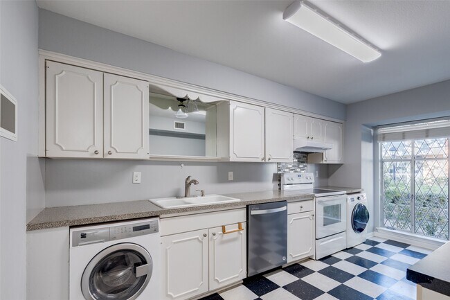Building Photo - 6339 Briar Rose Dr