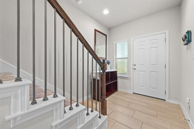 Building Photo - 294 Thornless Cir