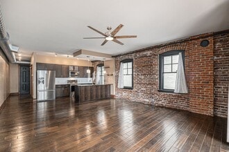 Building Photo - Stunning Downtown Condo