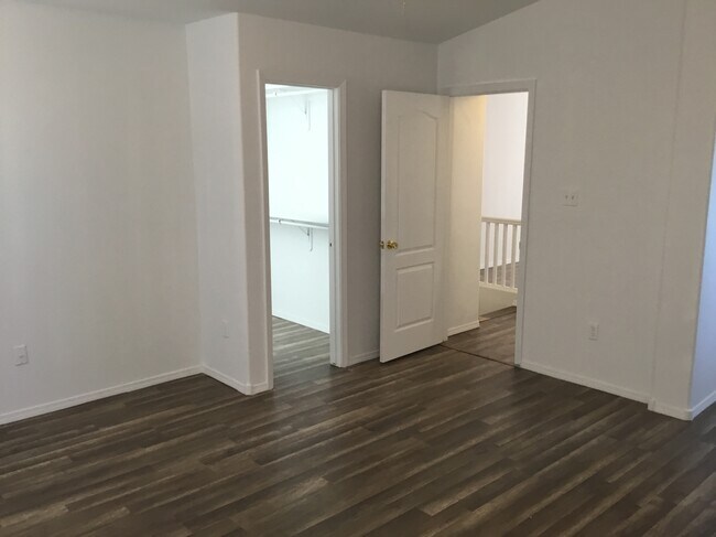 Building Photo - 3833 Oasis Springs Rd NE