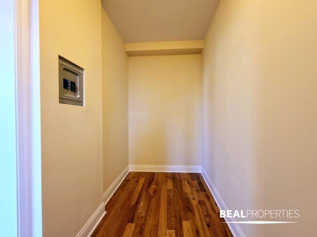 Building Photo - 0 bedroom in CHICAGO IL 60614