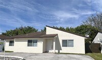 Building Photo - 545 W 79th Pl