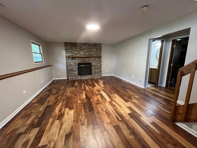 Building Photo - 852 Burr Oak Dr