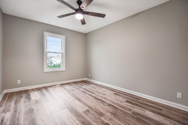 Building Photo - Pet Friendly Three Bedroom!