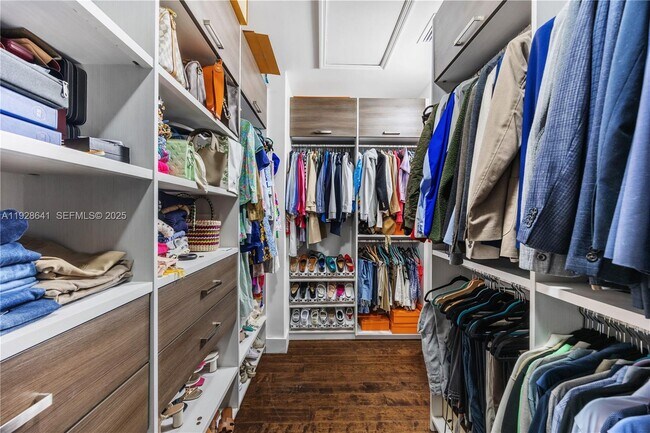 Building Photo - 10470 NW 69th Terrace