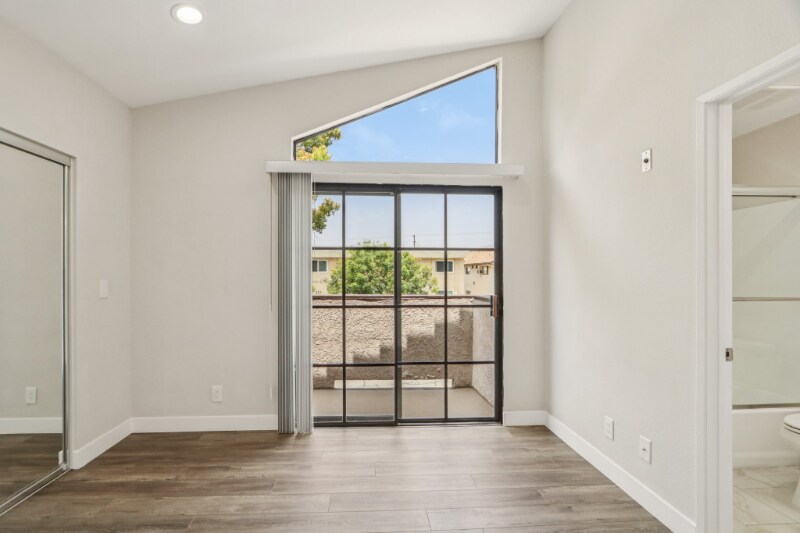 Building Photo - 626 E Verdugo Ave