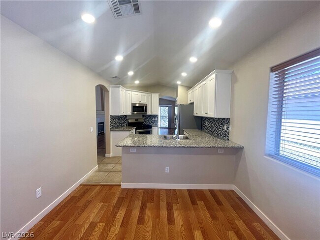 Building Photo - 994 Trackers Glen Ave