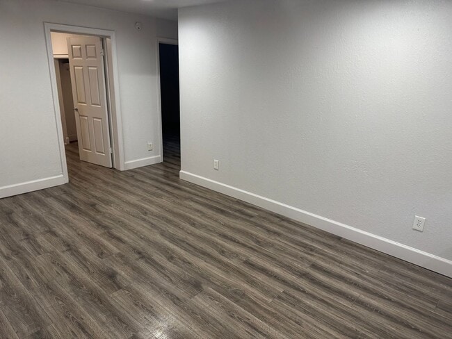 Building Photo - Updated Home Near KU Med