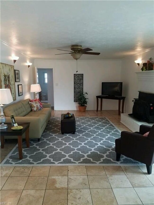 Building Photo - Remodeled 3BR Home in Indian Lakes - Grani...