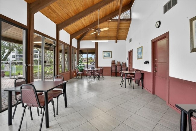 Building Photo - 9330 Lagoon Pl