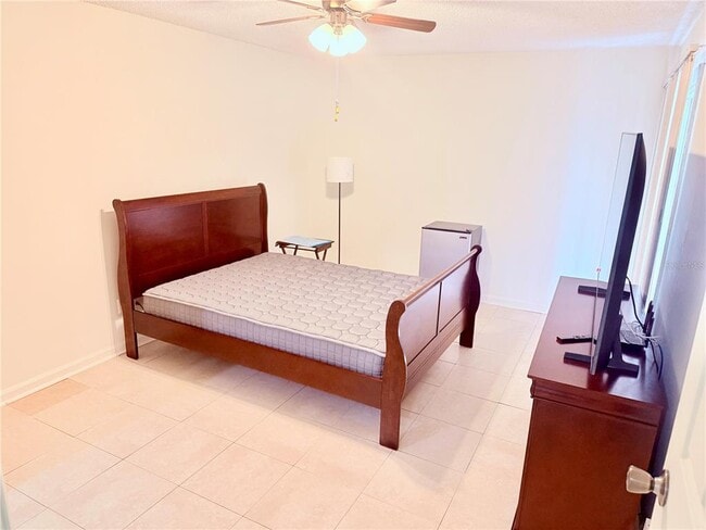 Building Photo - 6519 W Newberry Rd