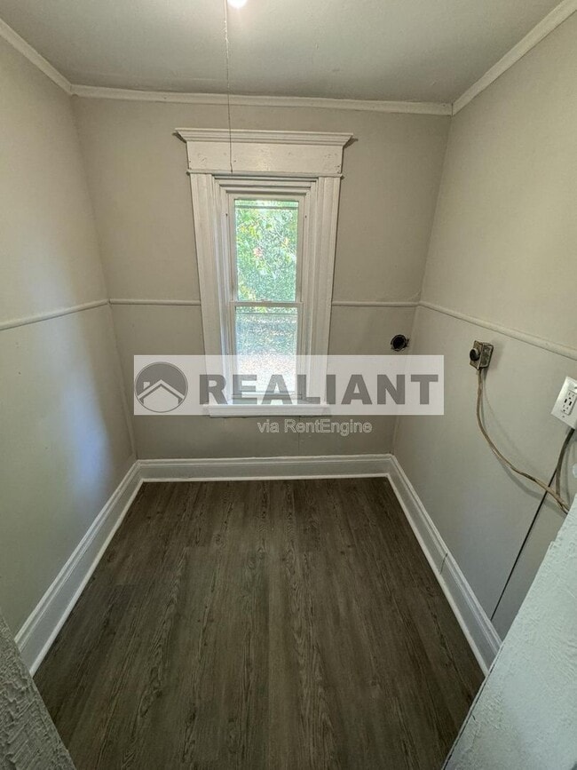 Building Photo - 4516 Huntington Ave