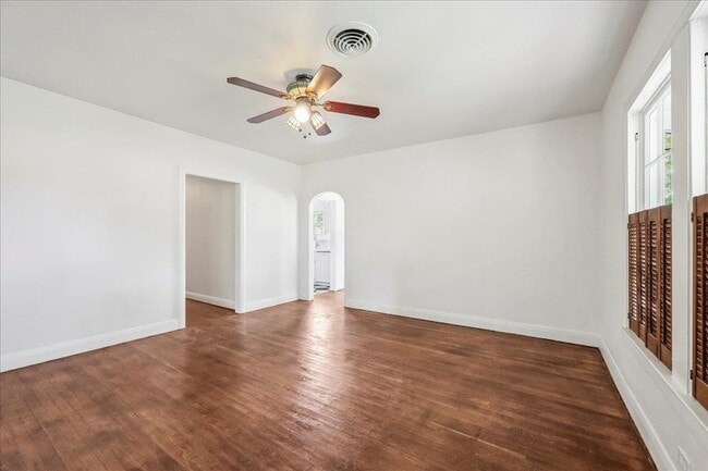 Building Photo - 2565 Harrison Ave