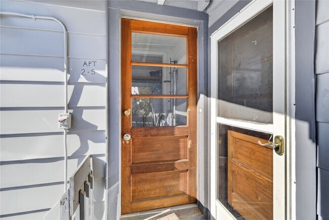 Building Photo - 607 N Cayuga St