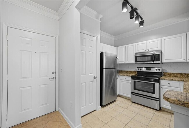 Building Photo - 1850 Cotillion Dr