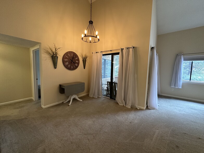 Dining - 306 Trailside Way