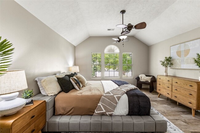 Building Photo - 170 April Cove