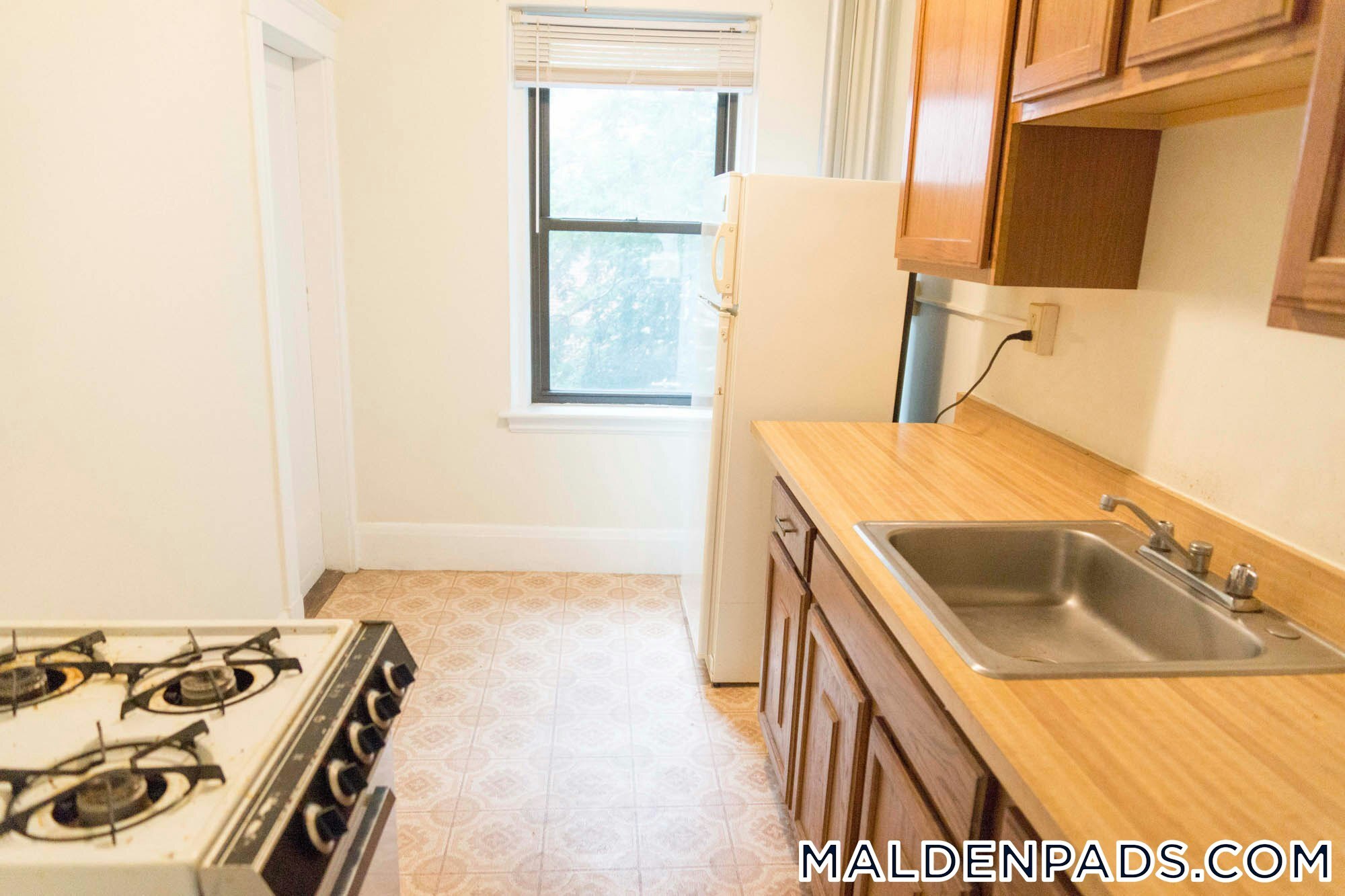 Building Photo - 349 Pleasant St