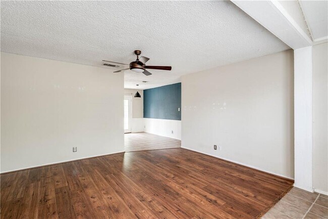 Building Photo - 1101 S Trace Dr