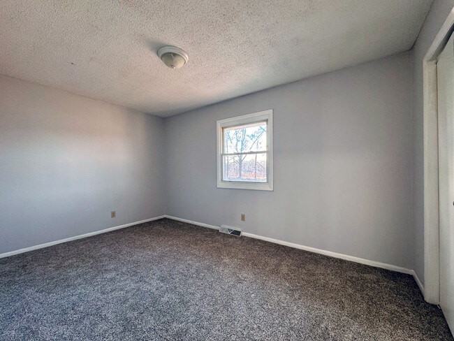 Building Photo - 2437 Delaware Dr