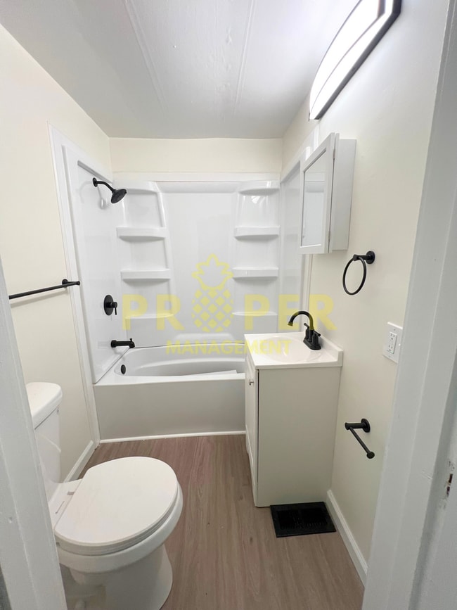 Building Photo - Recently renovated 2 bedrooms 1 bath