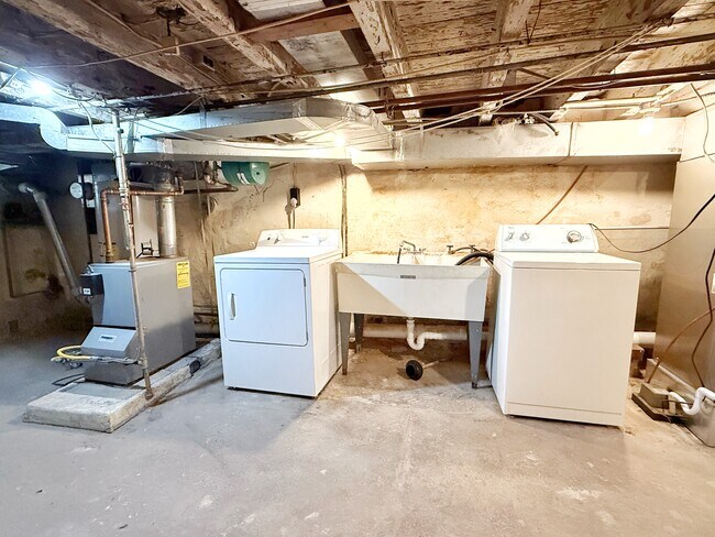 Building Photo - 2408 S Juniper St