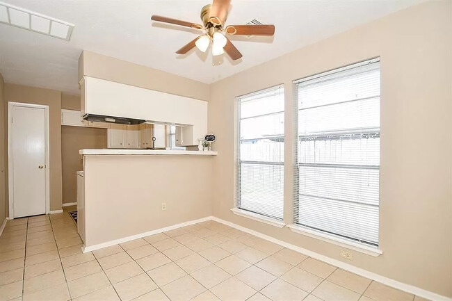 Building Photo - 10807 Sugar Hill Dr