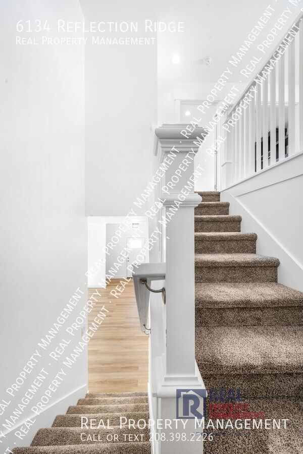 Building Photo - NEW BUILD - 5 bedroom 3.5 House
