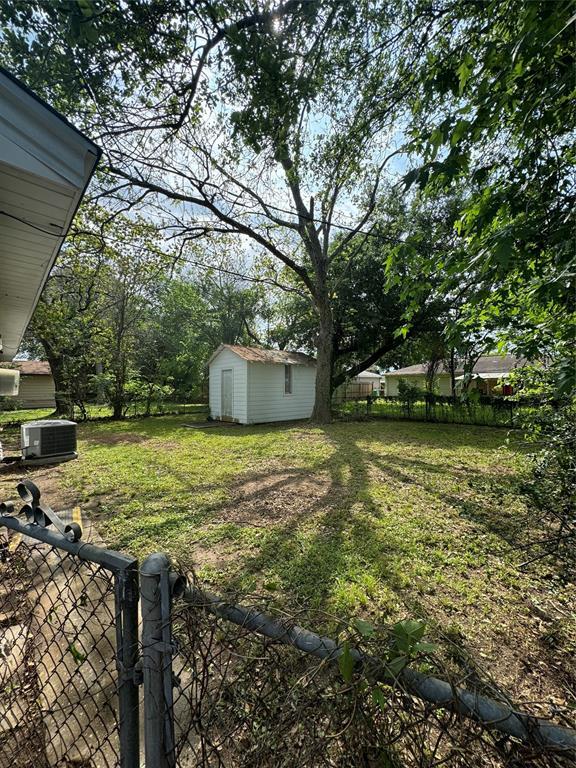 Building Photo - 1003 Largo St