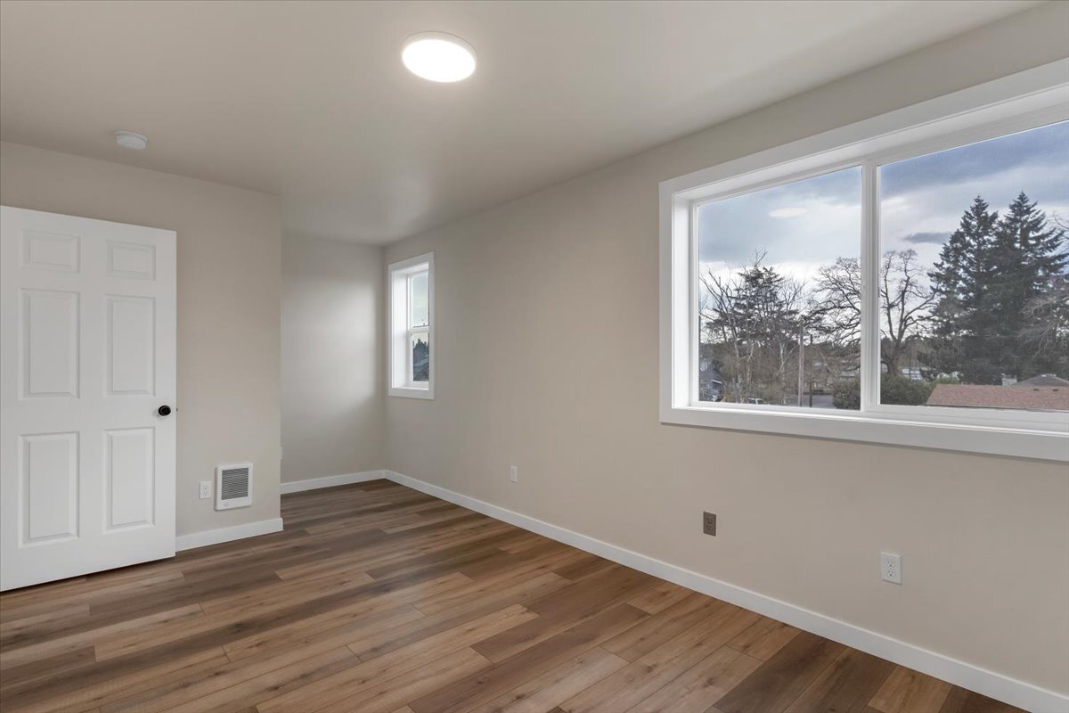 Building Photo - 1094 15th St SE