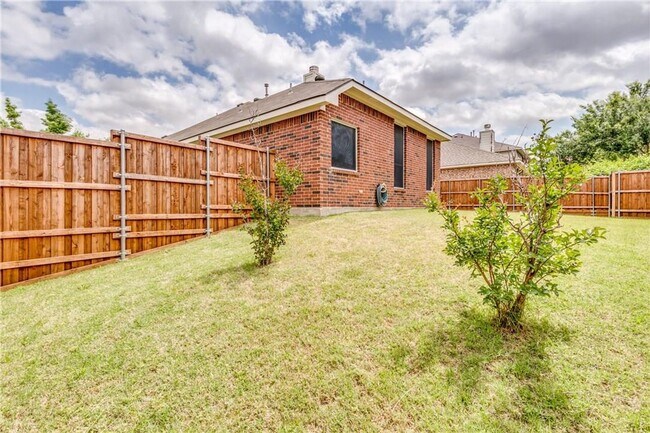 Building Photo - 5913 Dustin Trl