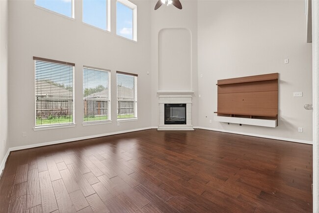 Building Photo - 24526 Avellino Ct