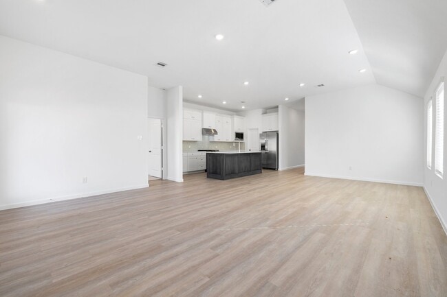 Building Photo - 30342 Centipede Grv Ln