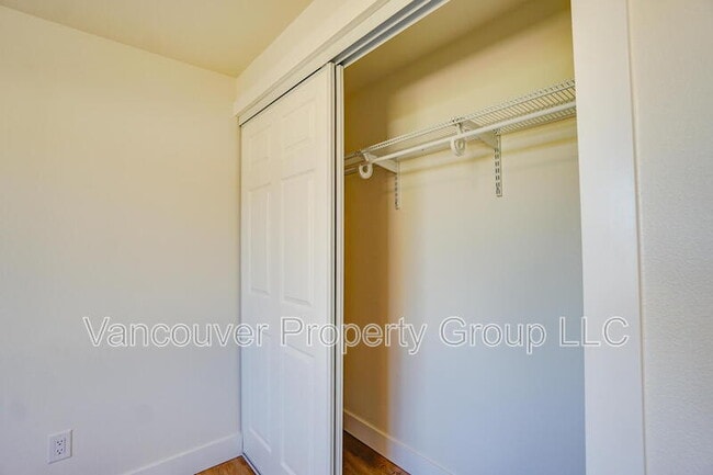Building Photo - 819 SE Olympia Dr