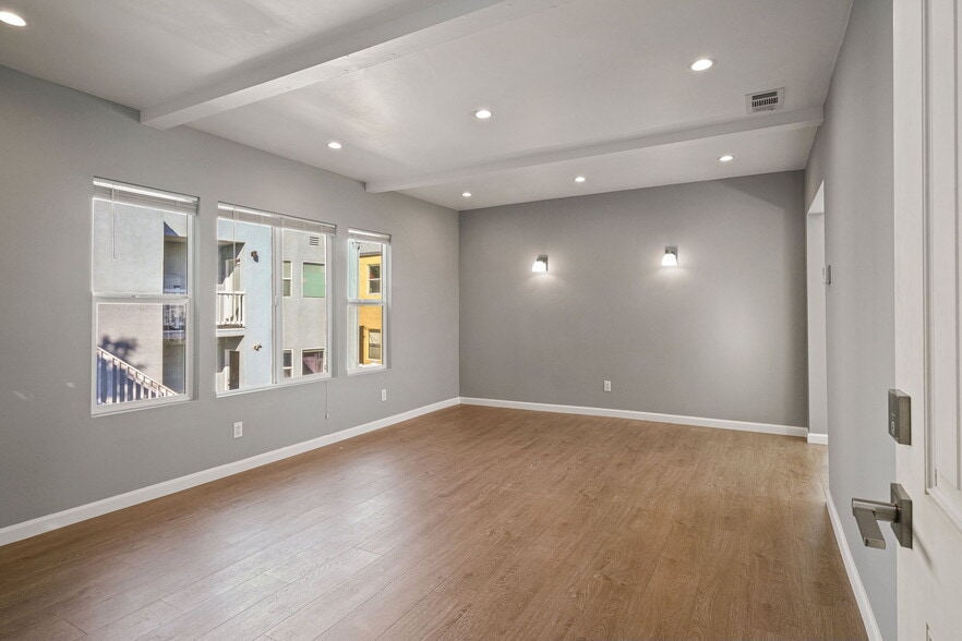 Building Photo - 1238 S Burnside Ave