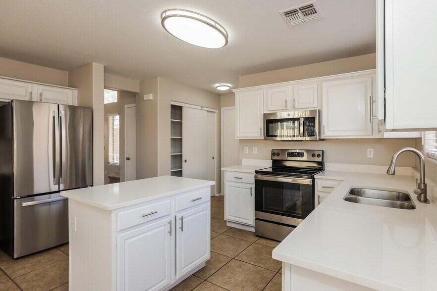 Building Photo - 15178 W Taylor St