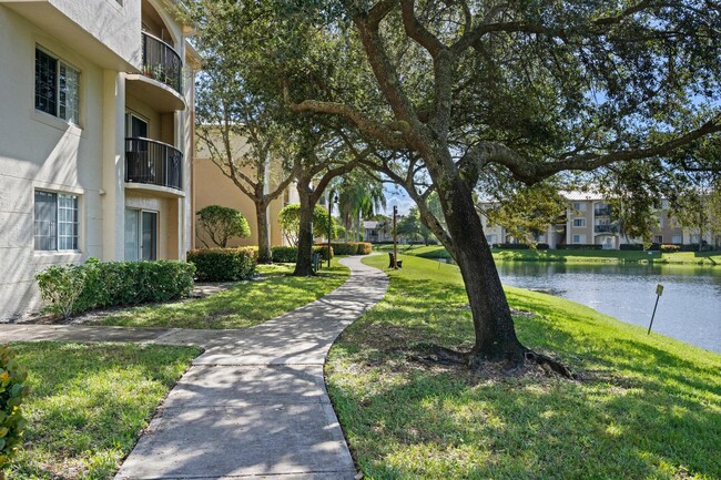 Building Photo - 500 Crestwood Ct N