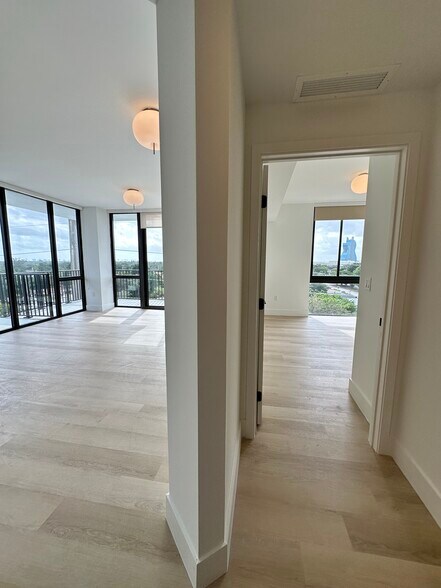 Building Photo - 4314 SW 49th Ct