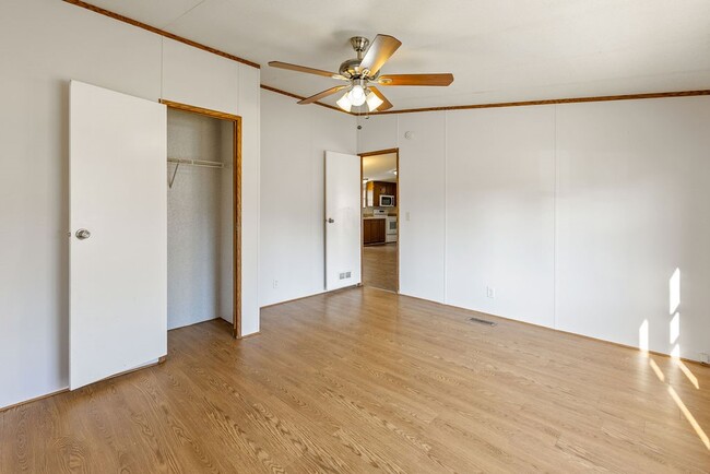 Building Photo - 182 Carmen Blvd