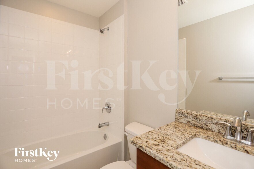 Building Photo - 2616 NW 1st Pl