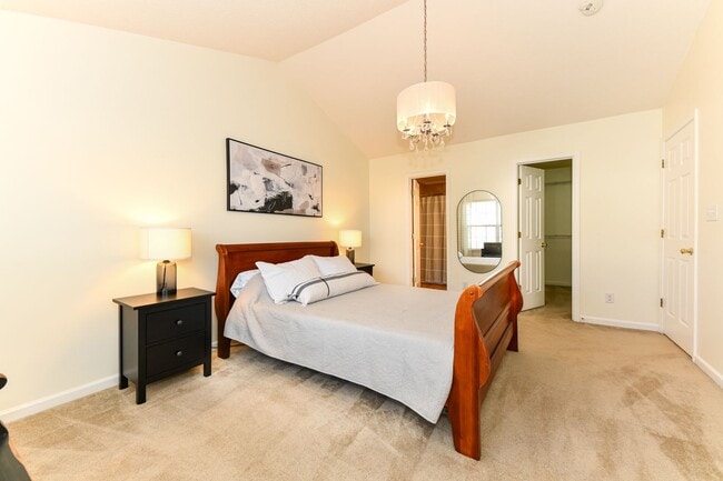 Building Photo - Updated 3 Bedroom Townhome in McAlister's Place