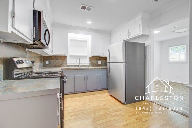 Building Photo - 816 E Estates Blvd