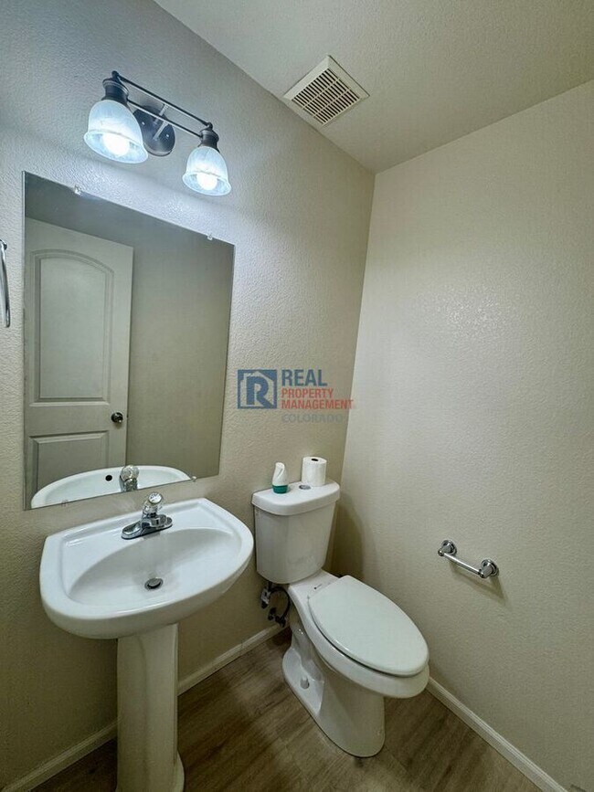 Building Photo - 838 S Kalispell Cir